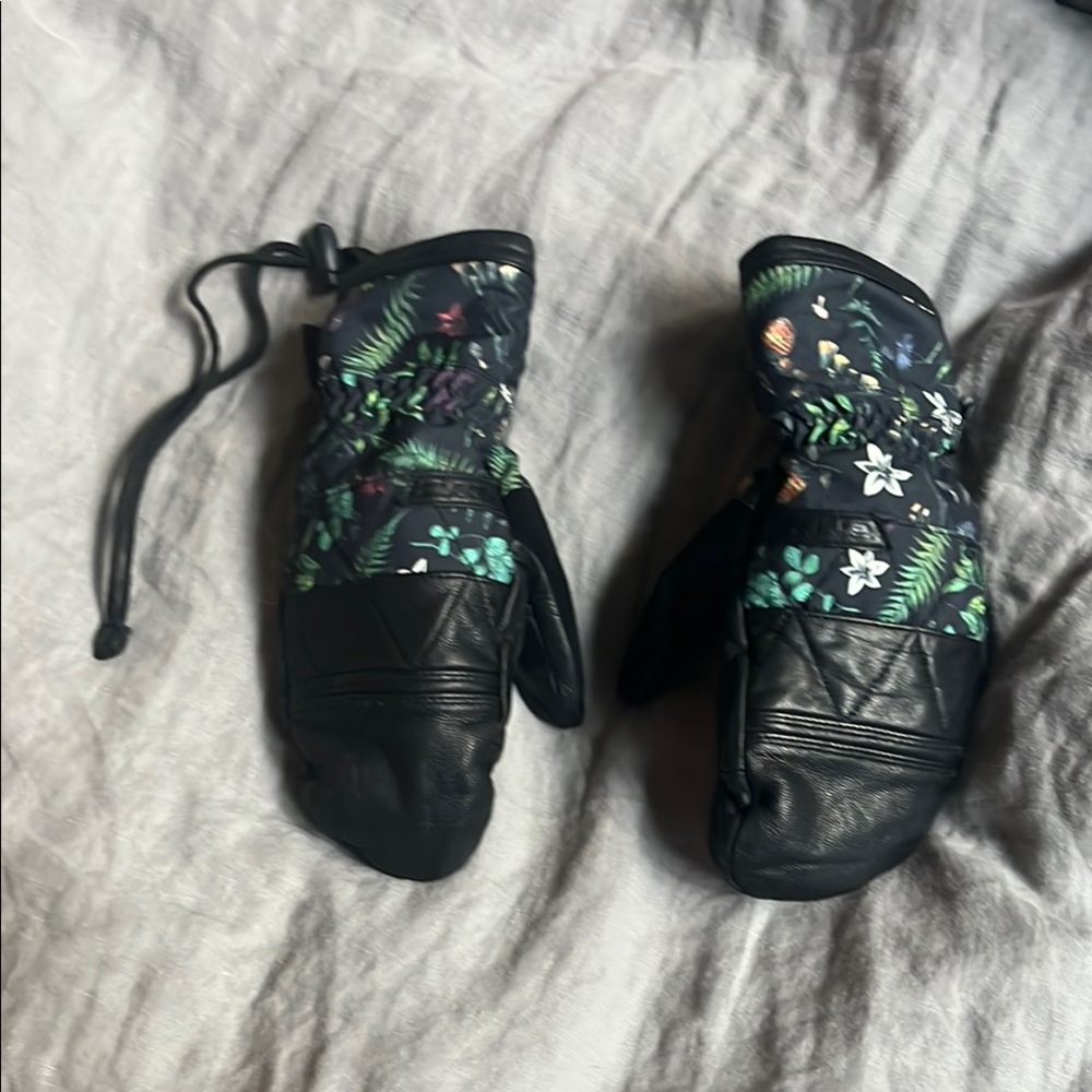 Floral Black Women's mittens